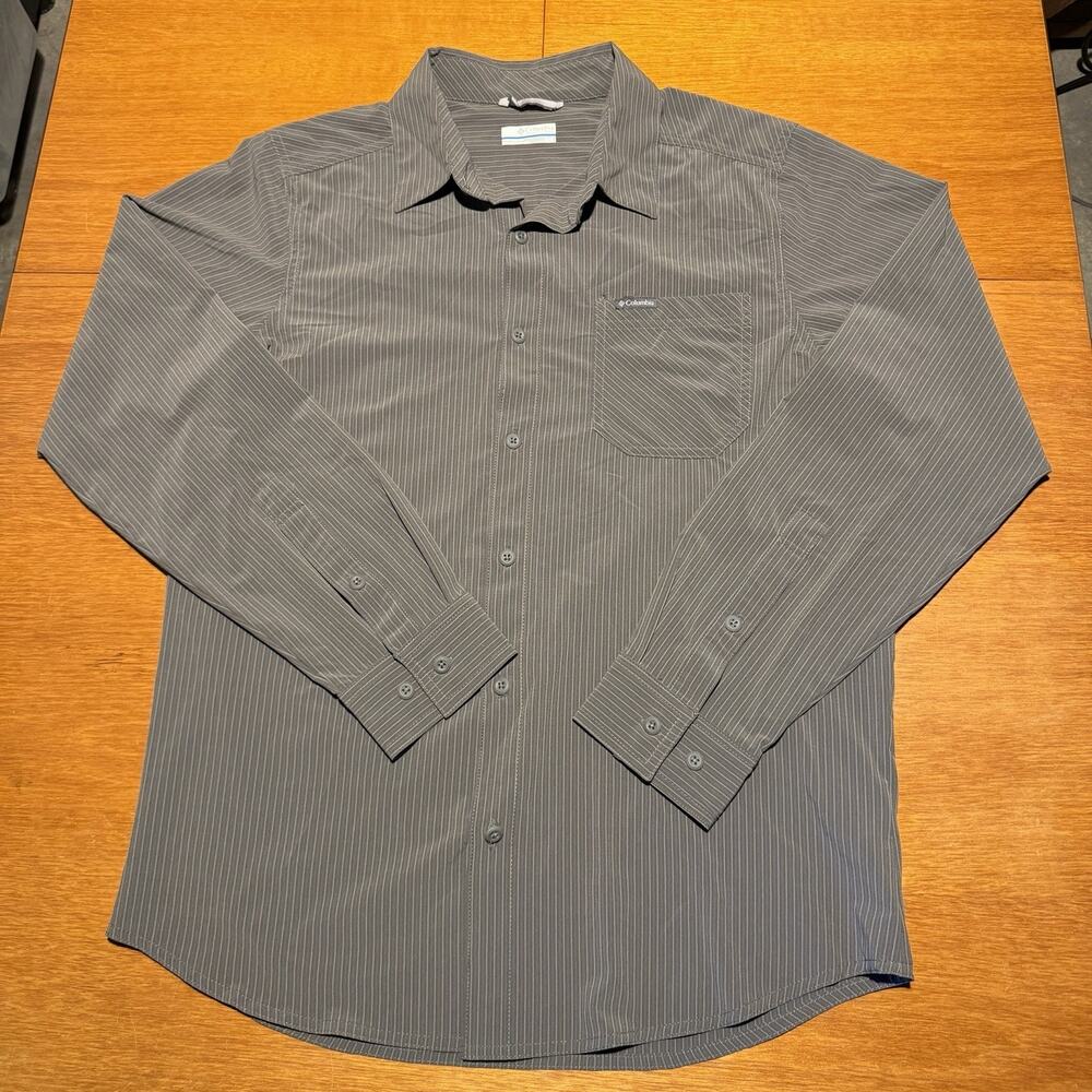 Columbia Shirt Men’s Medium Gray Fine Vertical Pinstripe Polyester Long Sleeve